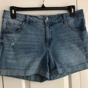Women’s Time and Tru Mid Rise Light Wash Distressed Denim Jean Cuffed Shorts 14